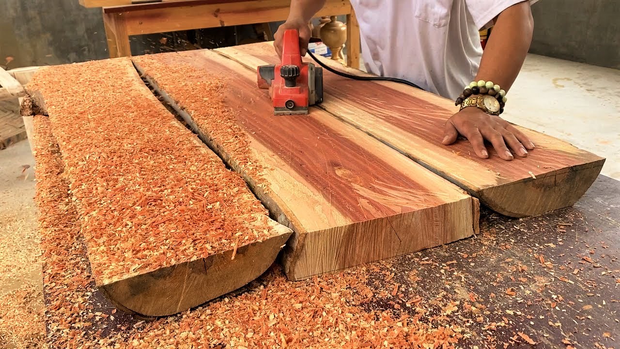 Turning Discarded River Logs into Beautiful Coffee Table // Creative Upcycling Ideas